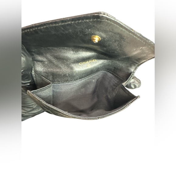 291. Chanel Black Leather compact wallet - Picture 5 of 8